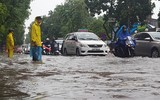 Hà Nội: Nhiều tuyến phố bị ngập do mưa lớn 